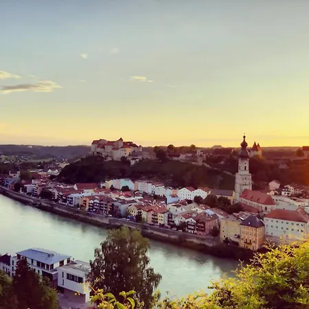 Apartament Am Fusse Der Weltlaengsten Burg Burghausen